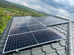 Montarea panourilor fotovoltaice: Ghid complet pentru instalare, orientare și schema de montaj optimă