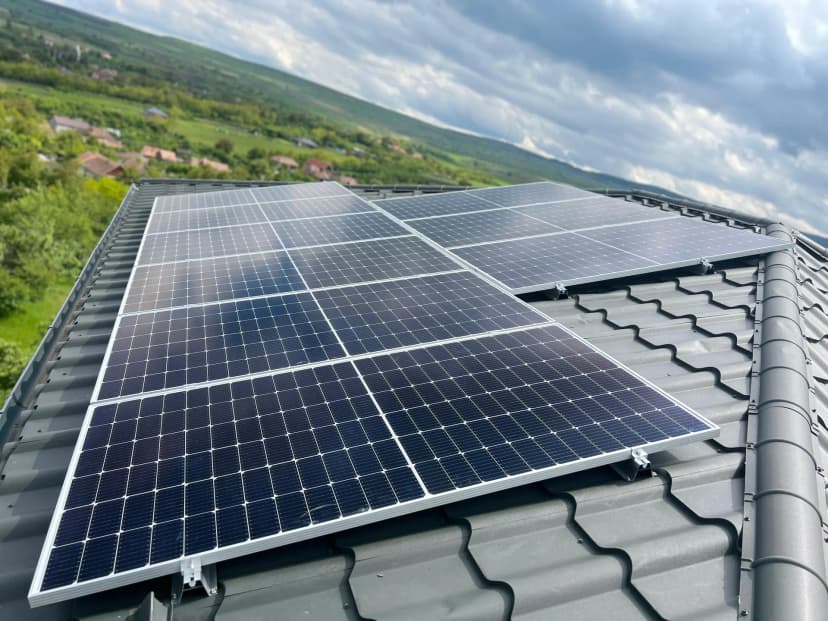 Montarea panourilor fotovoltaice: Ghid complet pentru instalare, orientare și schema de montaj optimă